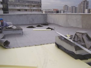 Folie dachowe - Odprowadzenia  wody z tarasów o nawierzchni z płytek gresowych. 