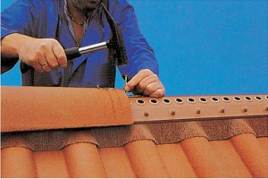 Dachy sko������ne - Odpowiednia wentylacja i uszczelnienie kalenicy