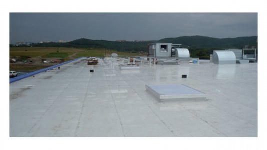 Dachy p��askie - Dachy płaskie z izolacją wodochronną<br />
- instrukcje techniczne dotyczące wykonania izolacji przeciwwodnych

