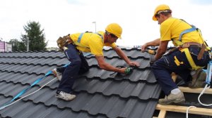 Poradnik - Jak prawidłowo zamontować blachodachówkę na dachu skośnym?