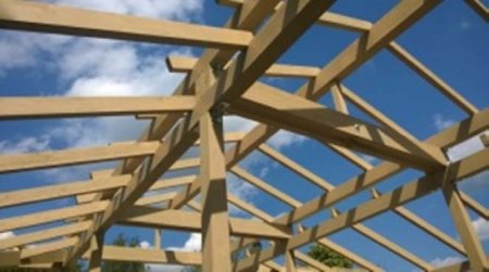 Konstrukcje - Wilgotność drewna więźby dachowej a jej stabilność i trwałość użytkowa