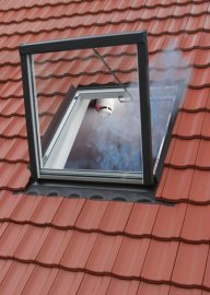 Okno w dachu - Nowe okno oddymiające Roto WRA 518. Wyprzedzić normę