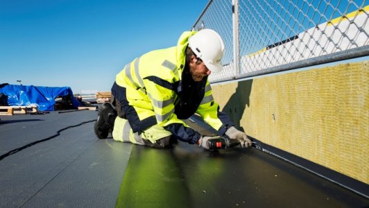 Dachy płaskie - Membrany dachowe z PVC. Fachowe rozwiązanie w izolacji wodnej dachów
