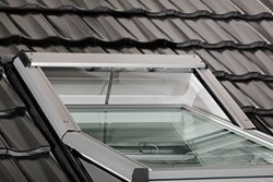 Okno w dachu - Dachy skośne - od funkcji ochronnej do użytkowej.