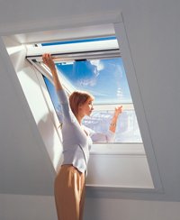 Okno w dachu - Okno Wysokoosiowe serii 73. Alternatywa dla tradycyjnych okien.