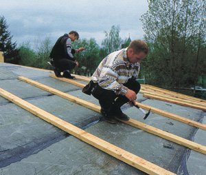 Ocieplenia dach������������������w sko������������������nych - Izolacja dachu nad krokwiami cz. III