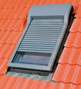 Okno w dachu - WERSO - roleta zewnętrzna z funkcją żaluzji