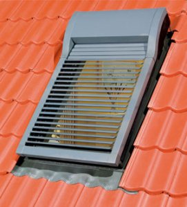 Okno w dachu - WERSO - roleta zewnętrzna z funkcją żaluzji