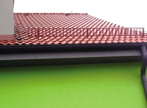 Akcesoria dachowe - Śniegołapy dachowe, ich rodzaje, budowa i znaczenie 