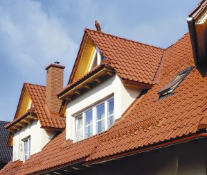 Akcesoria dachowe - Jak zabezpieczyć dach przed skutkami zimy