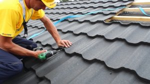 Pokrycia dachowe / Blaszane - Jak prawidłowo zamontować blachodachówkę na dachu skośnym?