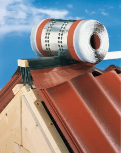 Wentylacja dachów - Wentylacja i  zabezpieczenie kalenicy w dachu spadzistym.