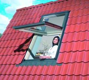 Okno w dachu - Okna o podwyższonej osi obrotu