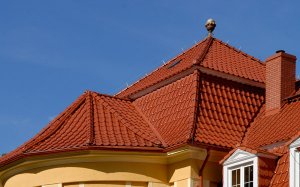 Pokrycia dachowe / Ceramiczne - Naturalne czy z połyskiem?