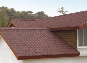 Dachy skośne - Onduvilla - nowa płyta bitumiczna o profilu dachówki